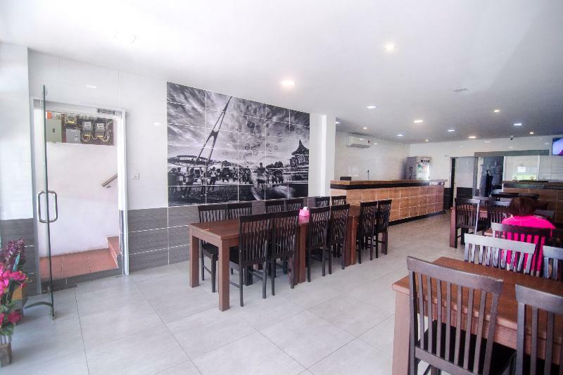 Oyo 836 Mandurah Room & Cafe Kuching Exterior photo