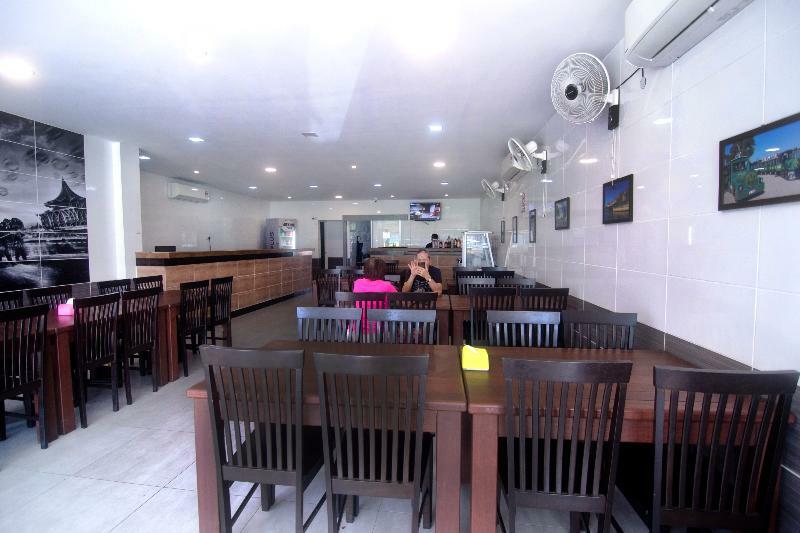 Oyo 836 Mandurah Room & Cafe Kuching Exterior photo