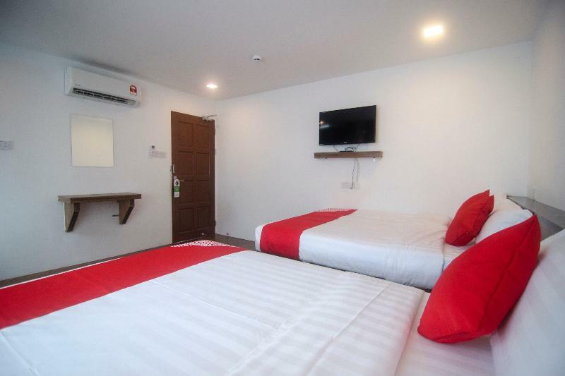 Oyo 836 Mandurah Room & Cafe Kuching Exterior photo