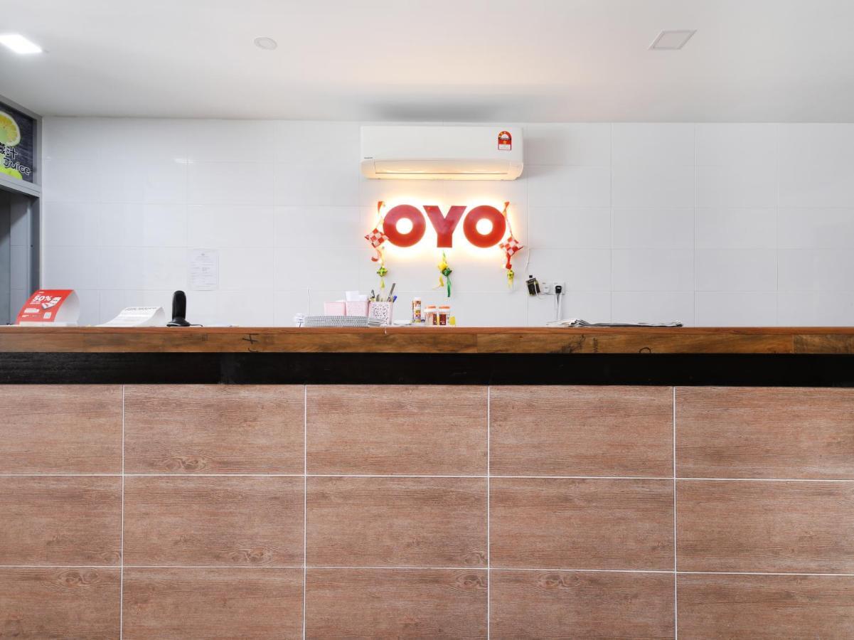 Oyo 836 Mandurah Room & Cafe Kuching Exterior photo