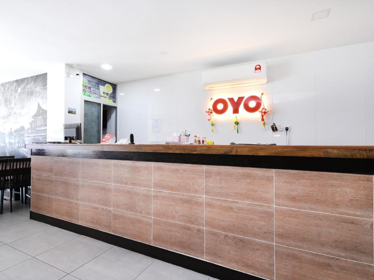 Oyo 836 Mandurah Room & Cafe Kuching Exterior photo